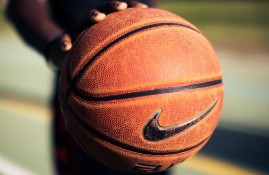 半岛体育注册网址-明晨足总杯前瞻：欧文伤情更新，金州勇士冲击连败纪录